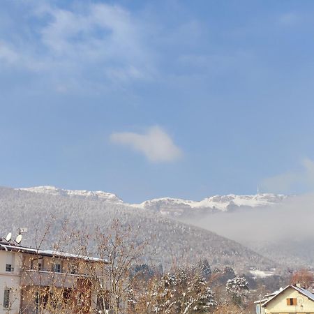 Luxury Apartment «Le Jurassien», Gex-Geneve Cessy Exterior photo
