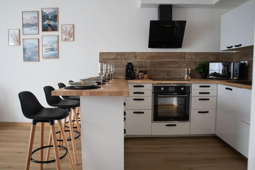Luxury Apartment «Le Jurassien», Gex-Geneve Cessy Exterior photo